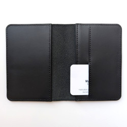 Porte passeport noir ouvert