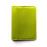 Porte passeport vert fluo couture blanche fermé