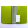 Porte passeport vert fluo couture blanche ouvert